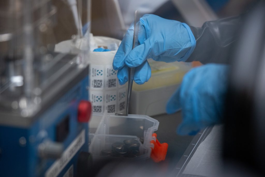 Gelion's Li-S Battery Hits 1,100 Cycles with Strong Power