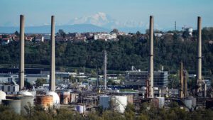 France Launches €240M Strategy to Curtail Fossil Fuel Use