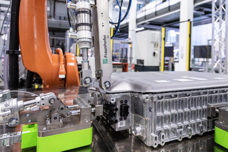 RoB@t2Cell to Automate Safe Battery Cell Discharge and Reuse