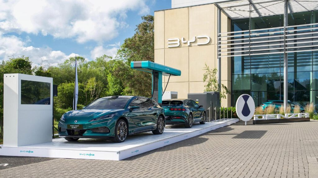 BYD Delivers 100,000th EV in UK, Plans 300 Flash Stations