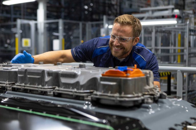 BMW’s Woodruff Plant to Start iX5 Battery Production in 2026