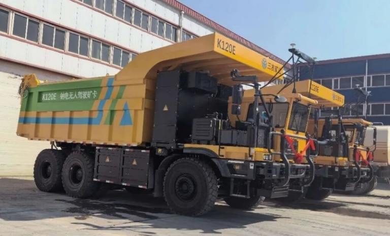 China’s First Sodium-Ion Electric Mining Truck Delivered