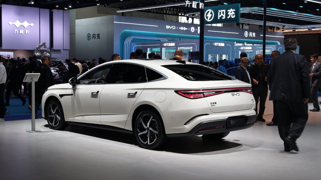 EU Seeks Curbs on Chinese Hybrid Vehicle Imports