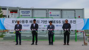 From left: Kim Chul-ho, head of development and production at Wonik PNEâs charger business division; Joo Seung-tak, head of the EaaS business team at LG Energy Solutionâs ESS division; Hwang Woong-tae, head of EV energy strategy at Hyundai Motor Group; and Lee Sang-hoon, head of asset planning a