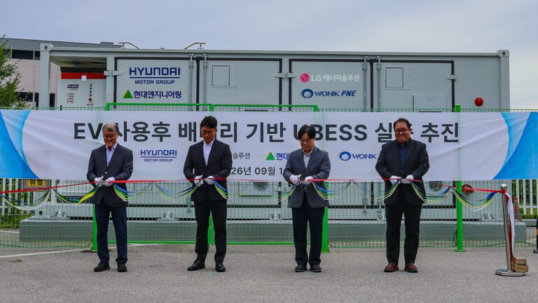 From left: Kim Chul-ho, head of development and production at Wonik PNEâs charger business division; Joo Seung-tak, head of the EaaS business team at LG Energy Solutionâs ESS division; Hwang Woong-tae, head of EV energy strategy at Hyundai Motor Group; and Lee Sang-hoon, head of asset planning a