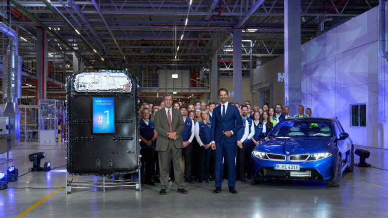 P90659155-opening-and-start-of-production-of-the-new-bmw-group-plant-irlbach-strasskirchen-2249px.jpg
