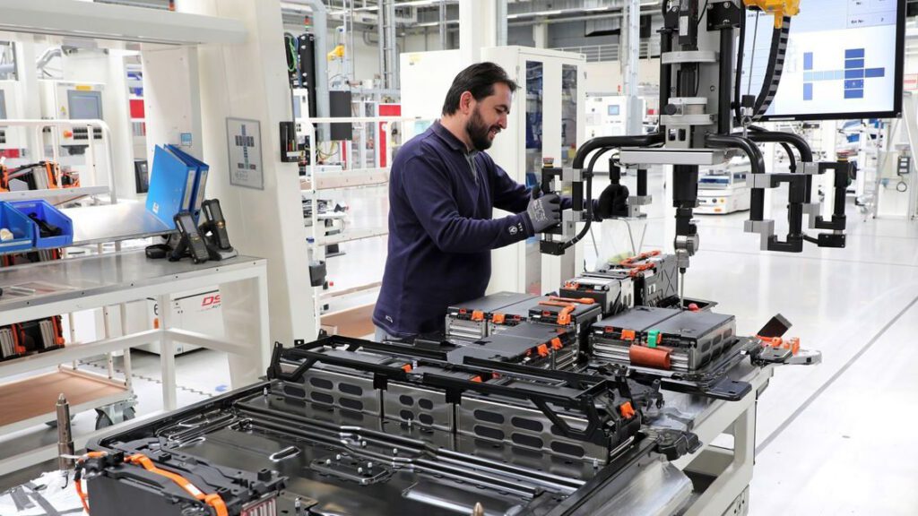 Transport & Environment — T&E Projects EU Cell Output Can Meet EV Demand by 2030